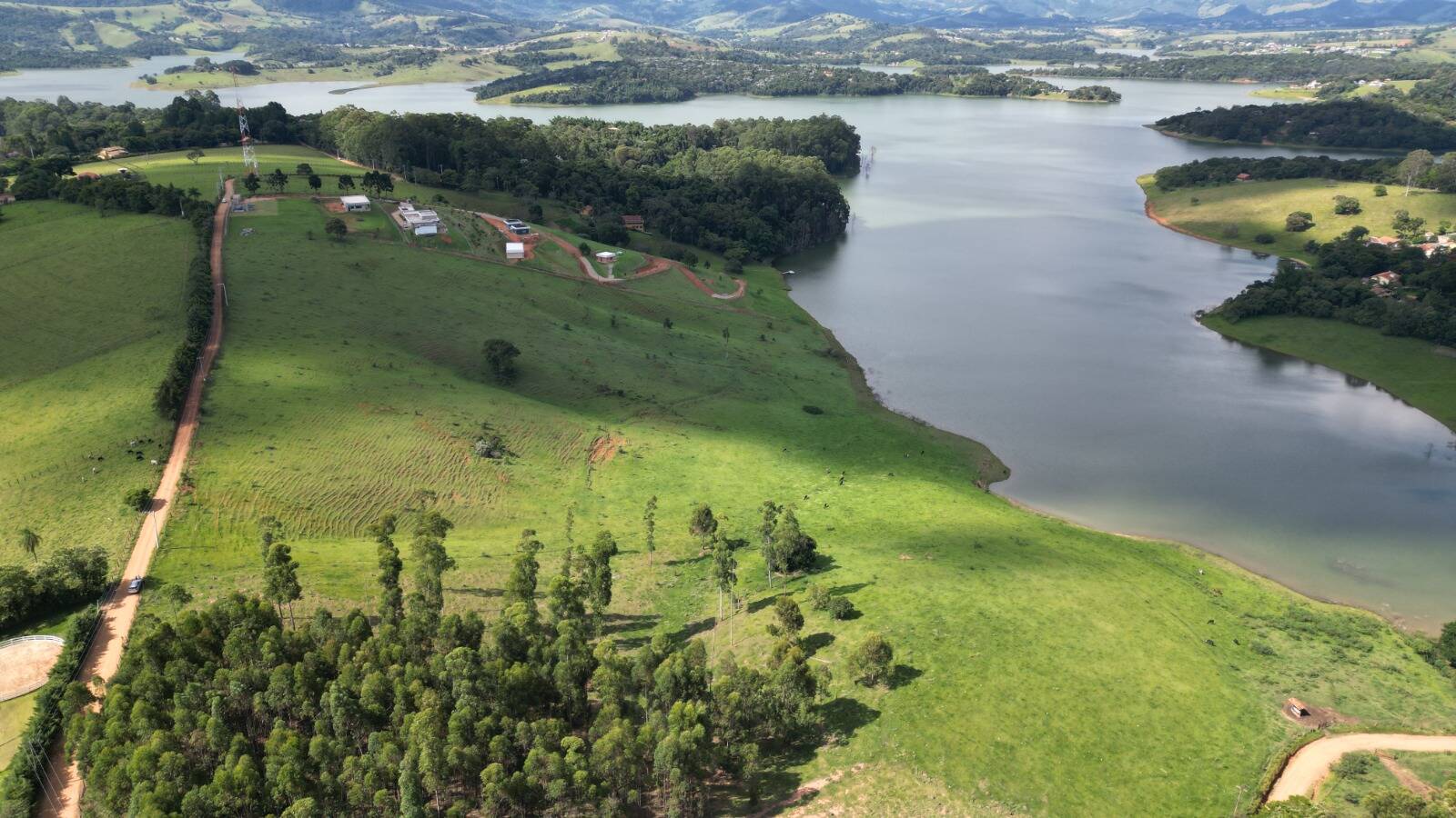 #1865 - Chácara na represa para Venda em Piracaia - SP