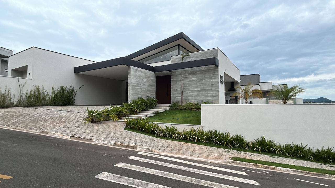 #1875 - Casa para Venda em Atibaia - SP