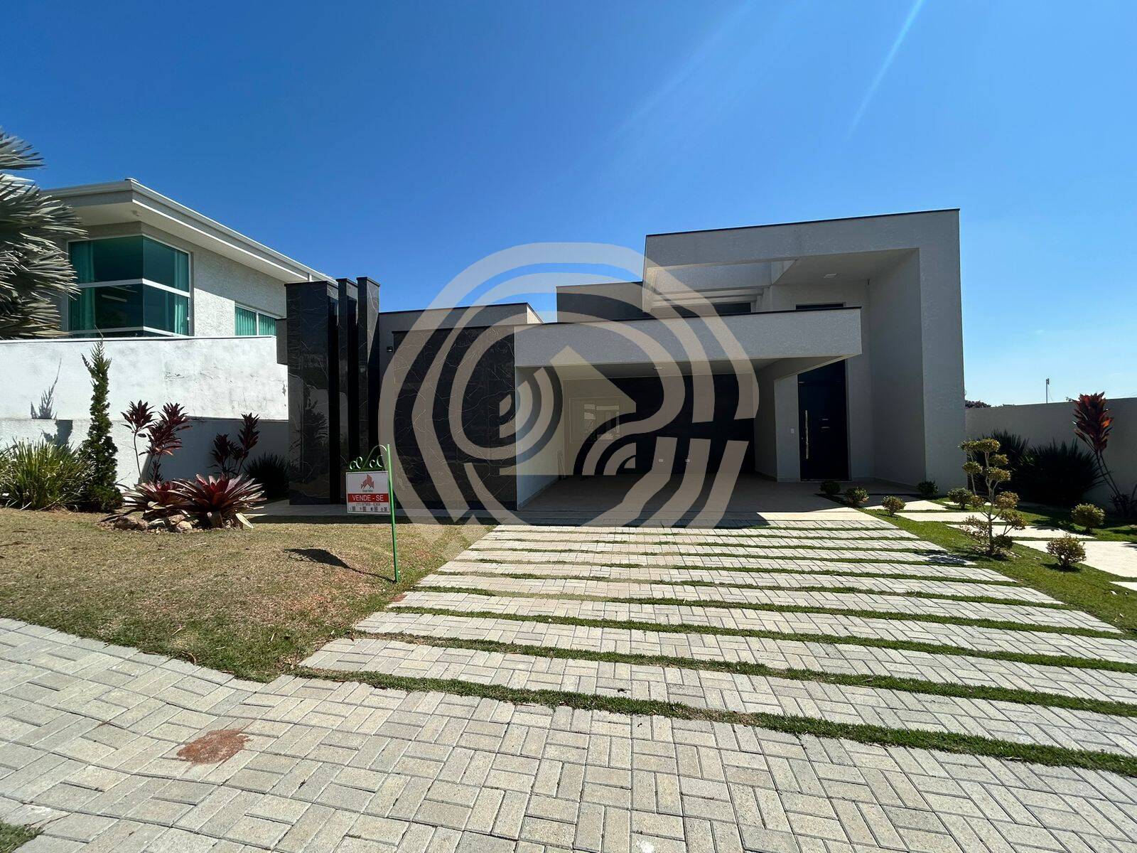 Casa térrea de Alto Padrão no Condomínio Shamballa III - Atibaia Sp