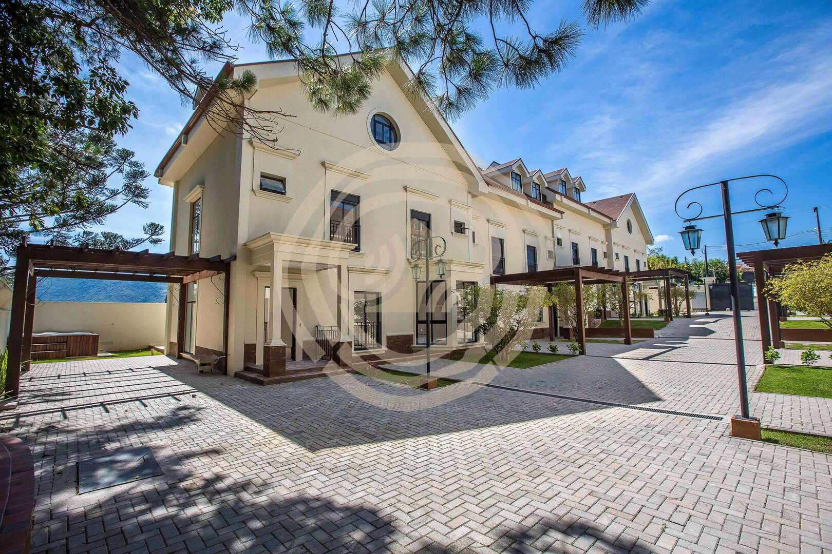 Casa com 4 dormitórios à venda em condomínio em Atibaia