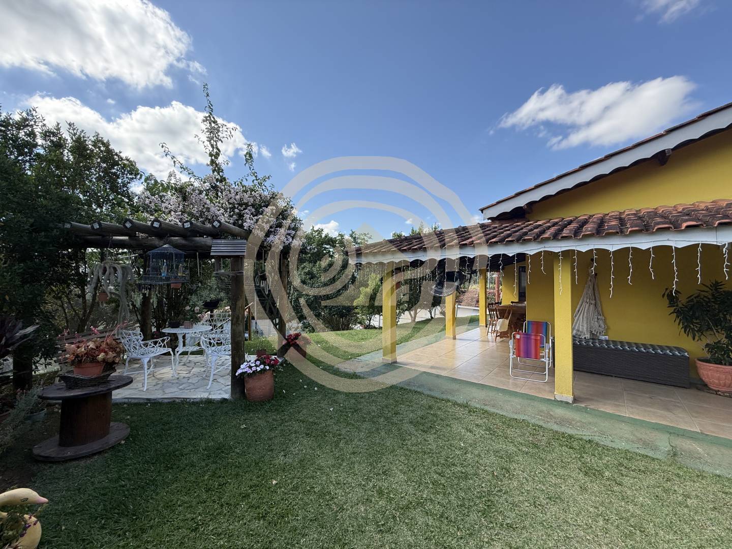 Casa com 5 quartos  à venda no condomínio Recanto dos Pássaros