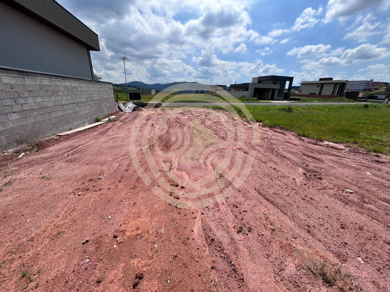 OPORTUNIDADE ÚNICA EM ATIBAIA - TERRENO PLANO NO PORTAL LAMIS