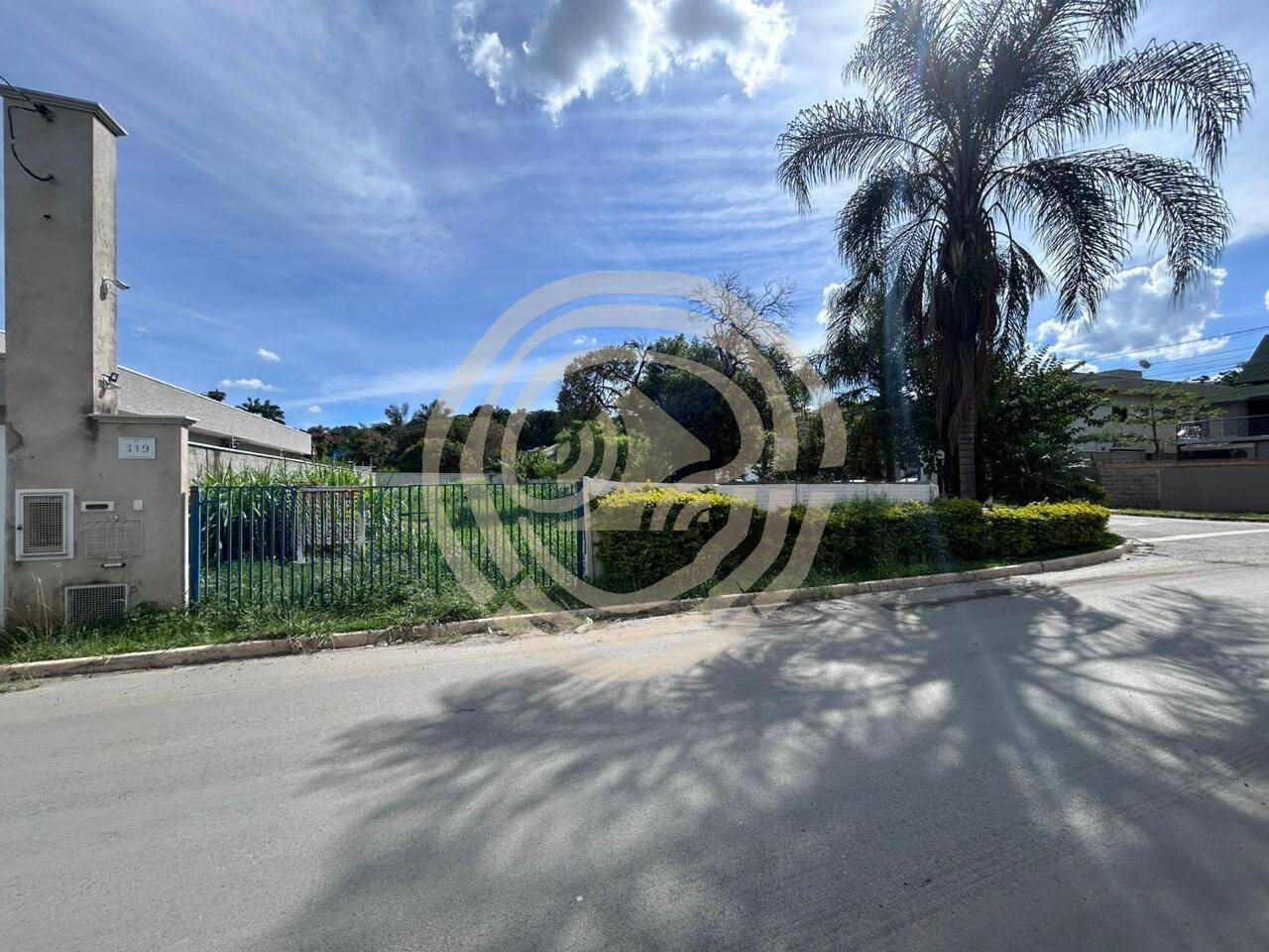 Terreno exclusivo com 370m² no Jardim do Lago em Atibaia