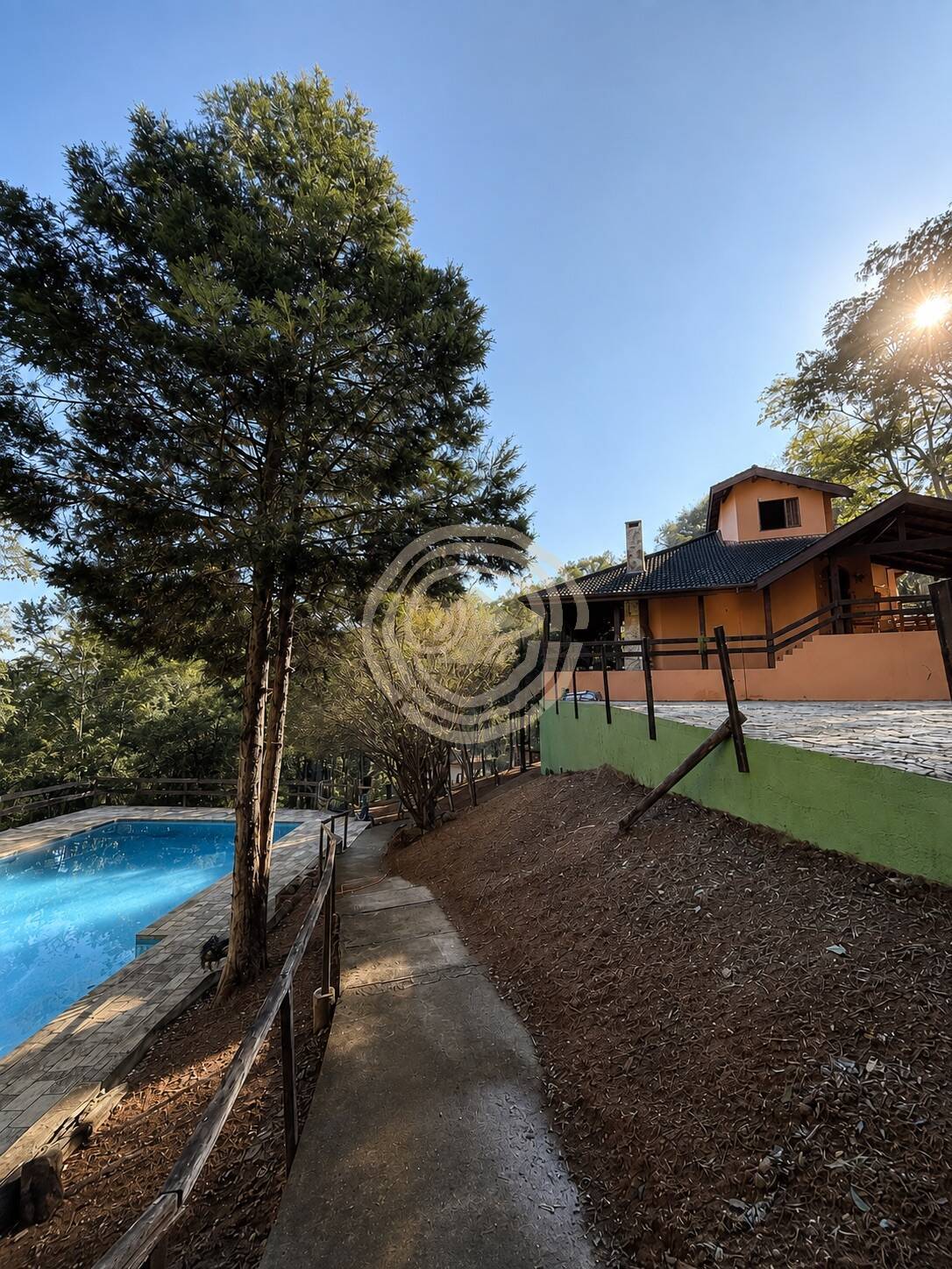 Sítio deslumbrante à venda em Atibaia com área de 24.000 m²